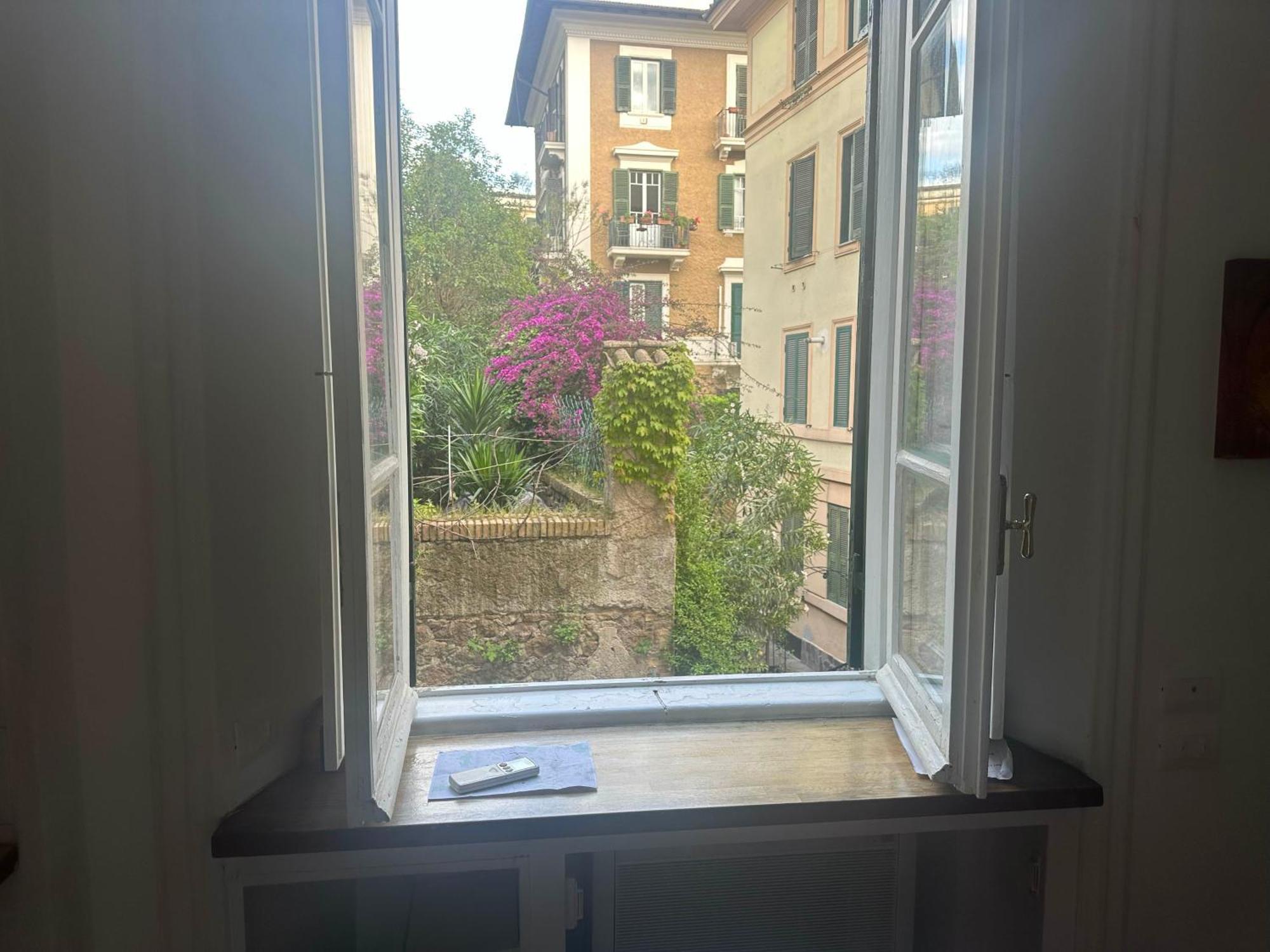 Green Window Roma Luaran gambar