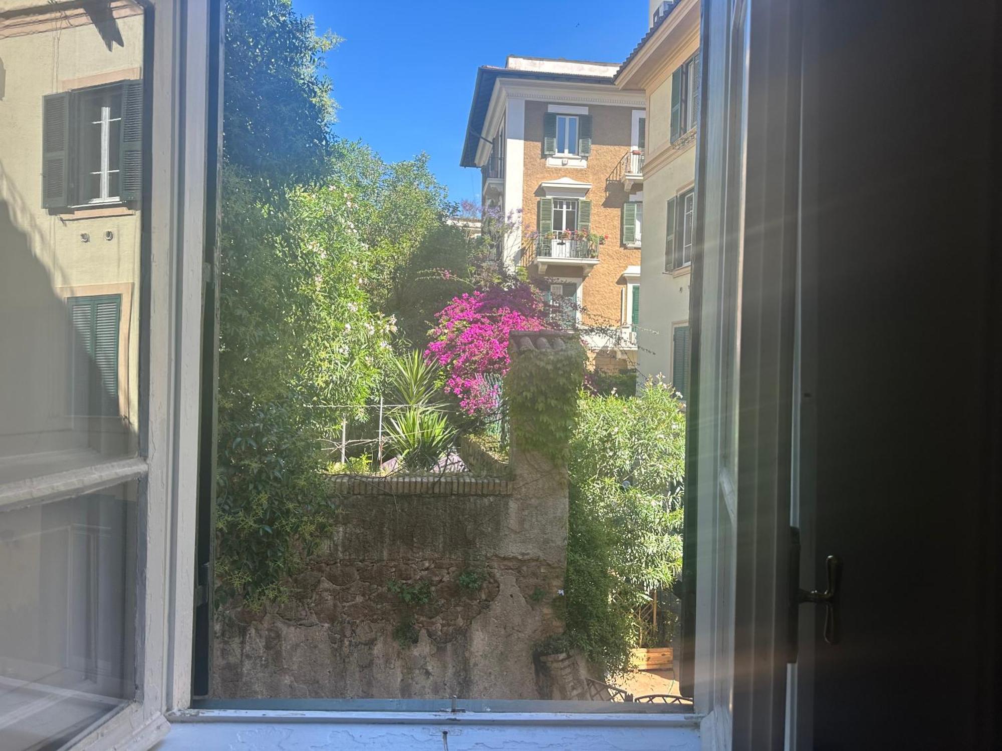 Green Window Roma Luaran gambar